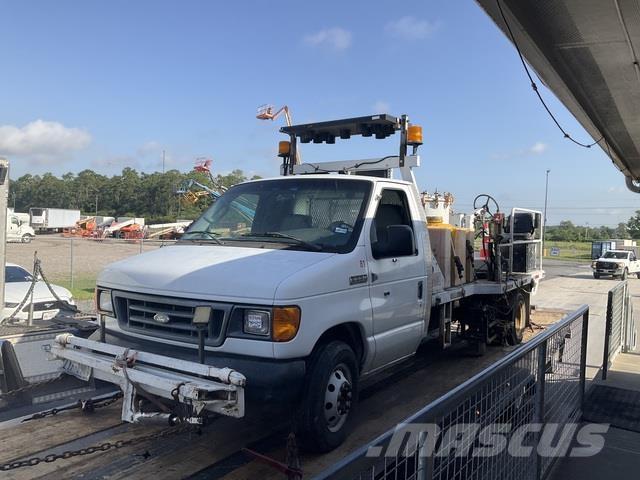 Ford E-350 Общински/универсални превозни средства
