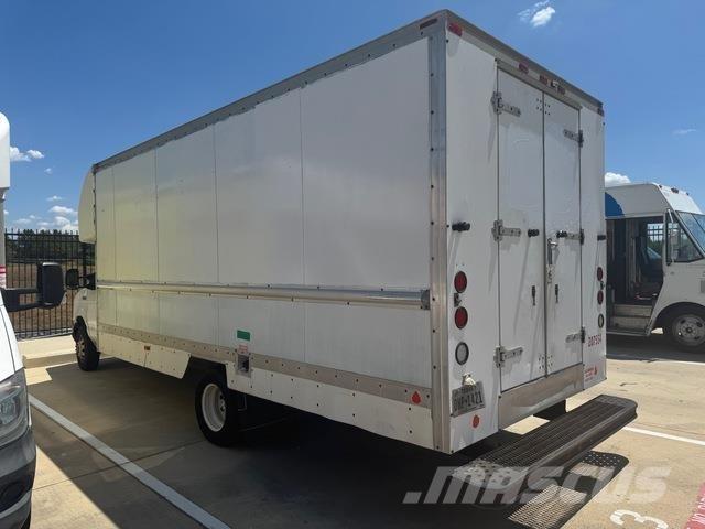 Ford E-350 Фургони
