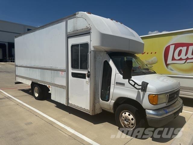 Ford E-350 Фургони
