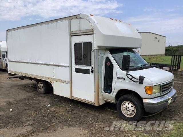 Ford E-350 Фургони
