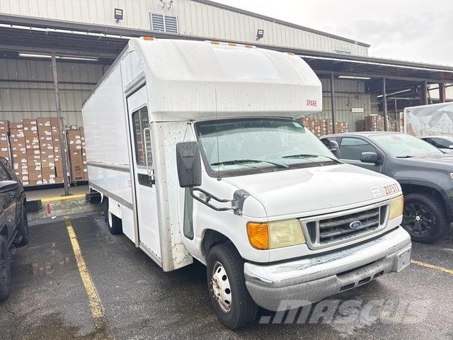 Ford E-350 Фургони
