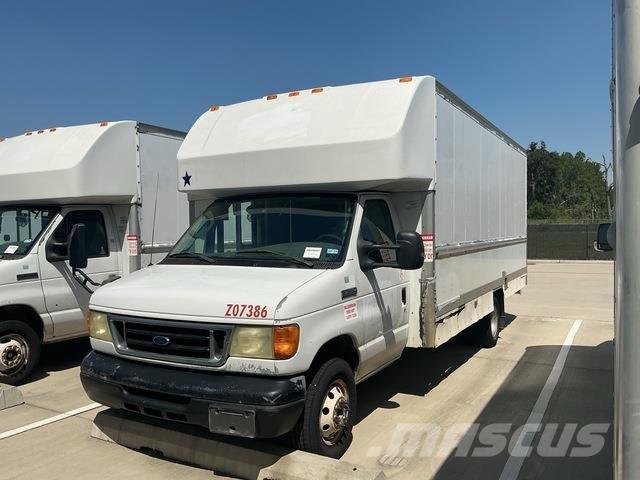 Ford E-350 Фургони
