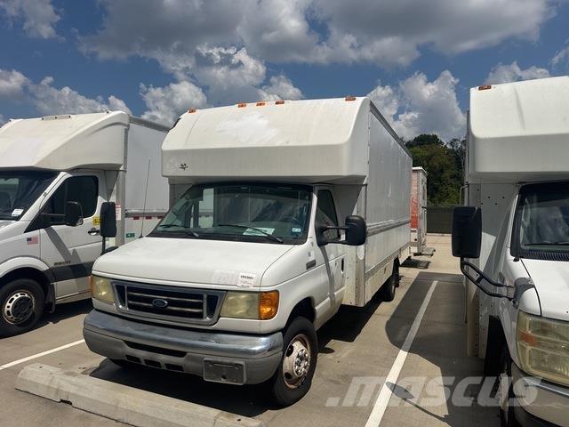 Ford E-350 Фургони
