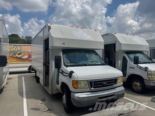 Ford E-350 Фургони
