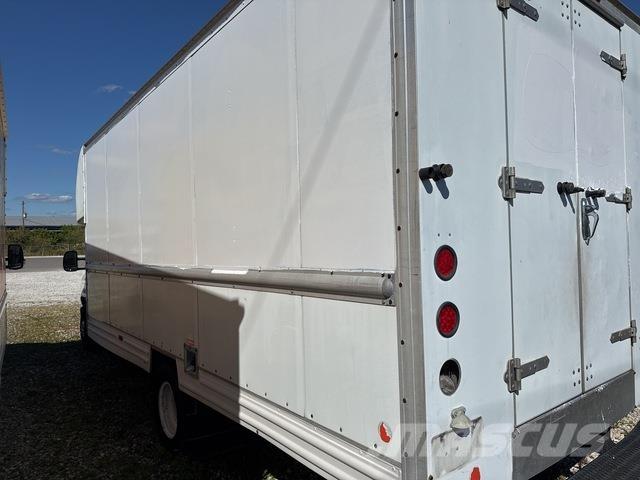 Ford E-350 Фургони
