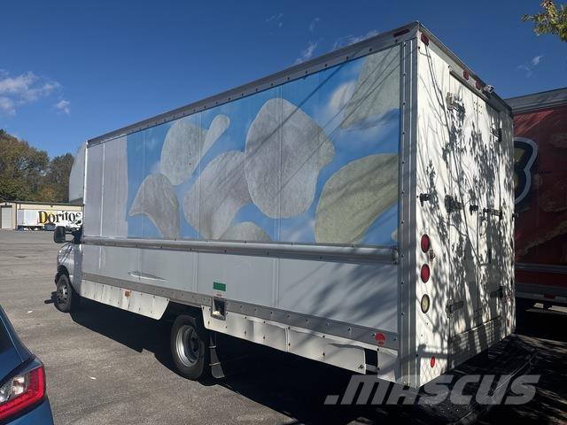 Ford E-350 Фургони
