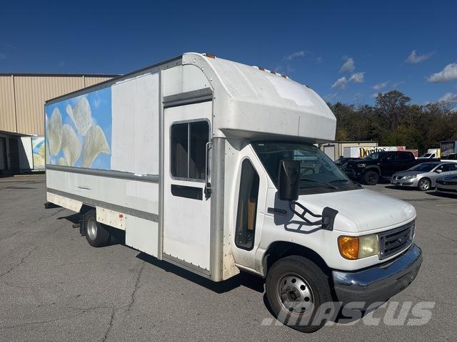 Ford E-350 Фургони
