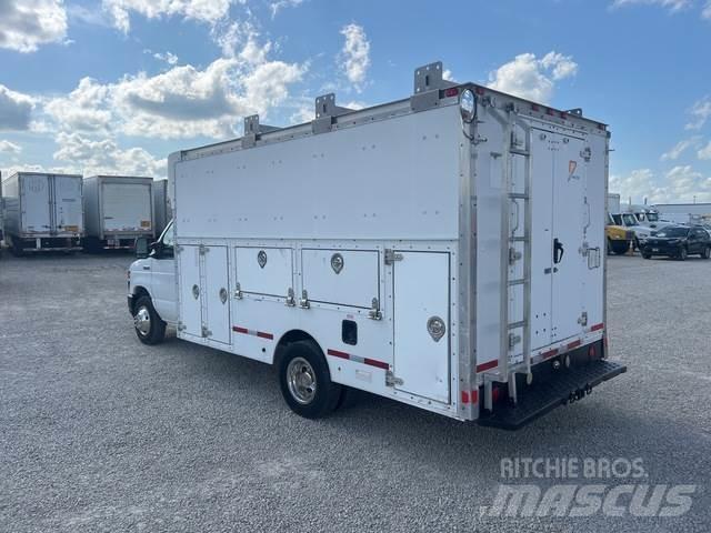 Ford E-450 Пикапи