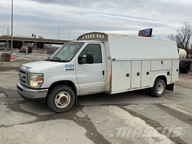 Ford E-450 Пикапи