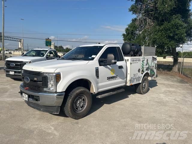 Ford F-250 Общински/универсални превозни средства
