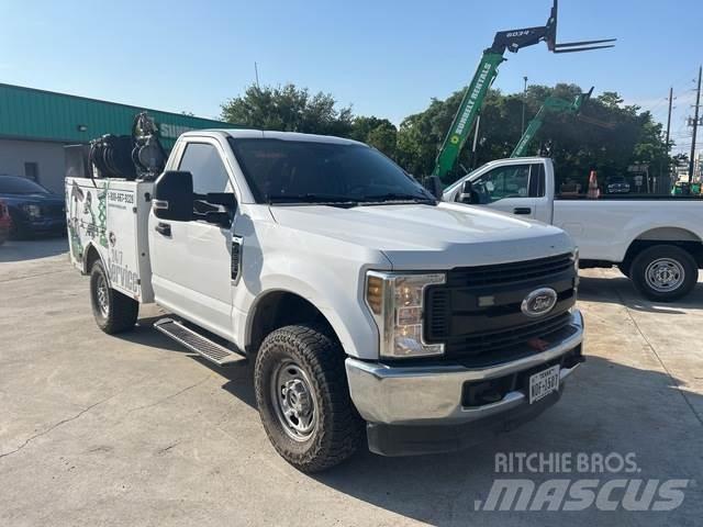 Ford F-250 Общински/универсални превозни средства
