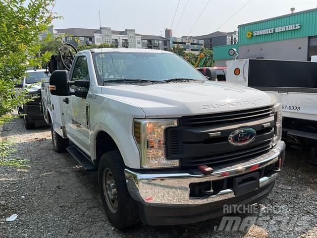Ford F-250 Общински/универсални превозни средства
