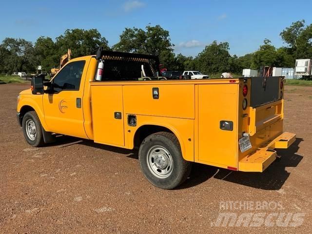 Ford F-250 Пикапи