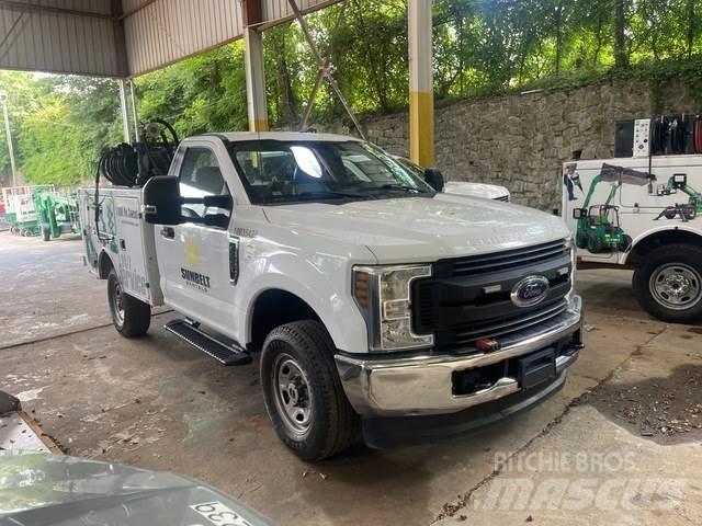 Ford F-250 Общински/универсални превозни средства

