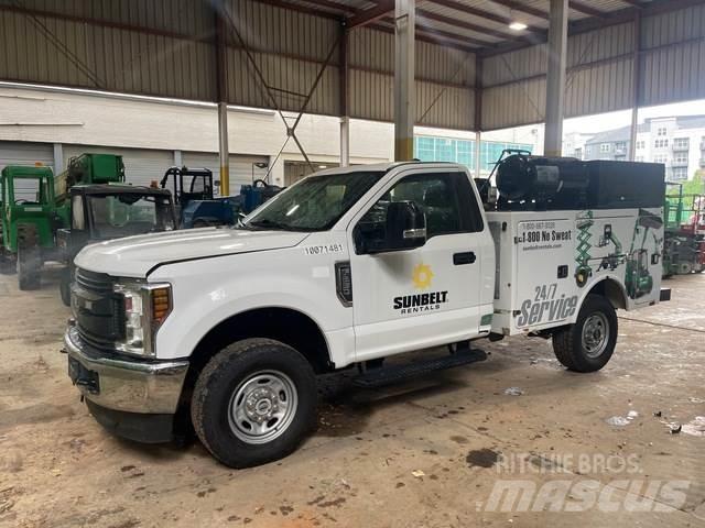Ford F-250 Пикапи