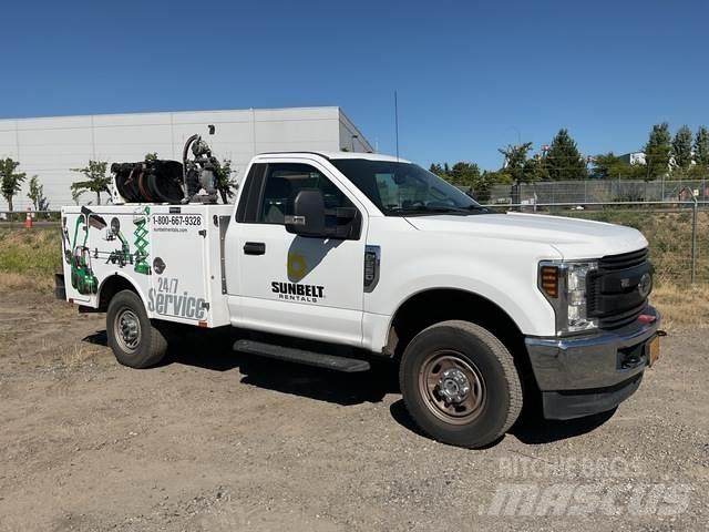 Ford F-250 Общински/универсални превозни средства
