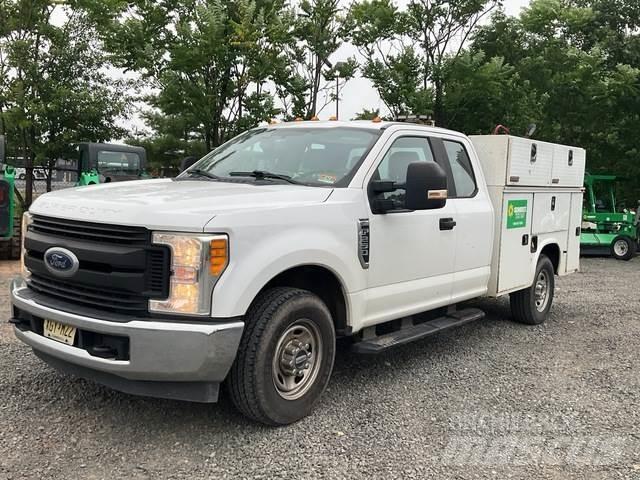 Ford F-250 Общински/универсални превозни средства
