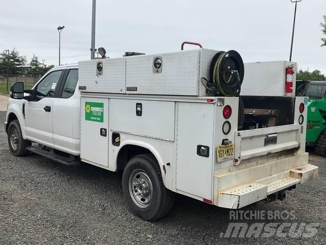 Ford F-250 Общински/универсални превозни средства
