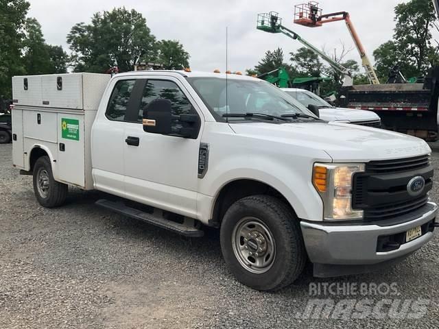 Ford F-250 Общински/универсални превозни средства
