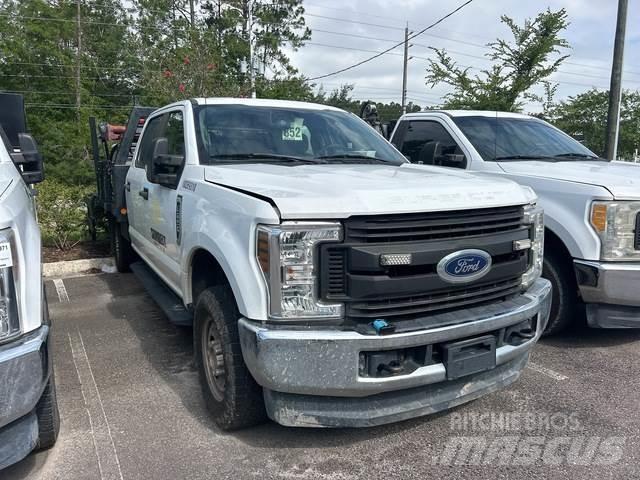 Ford F-250 Бордови