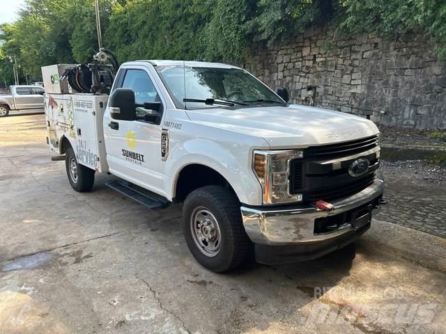 Ford F-250 Общински/универсални превозни средства
