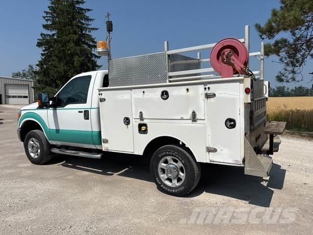 Ford F-250 Пикапи