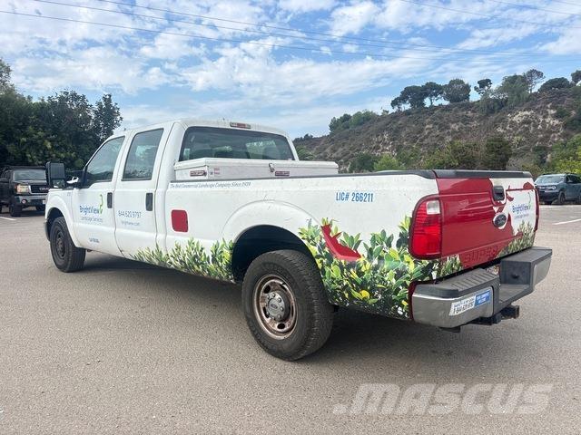 Ford F-250 Пикапи