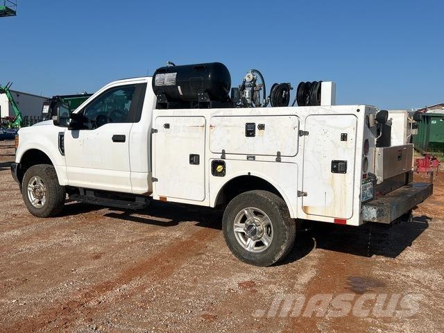 Ford F-250 Общински/универсални превозни средства
