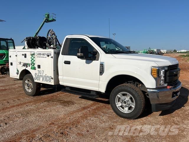 Ford F-250 Общински/универсални превозни средства
