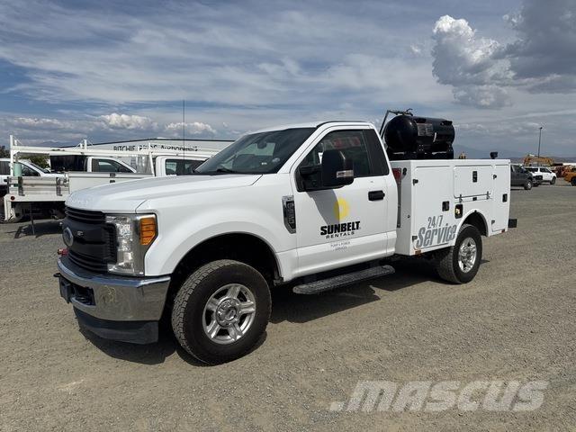 Ford F-250 Общински/универсални превозни средства
