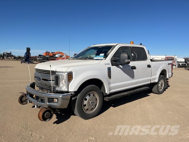 Ford F-250 Пикапи
