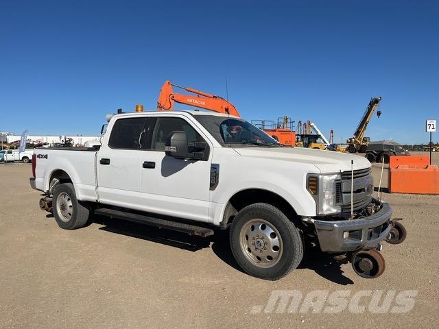 Ford F-250 Пикапи