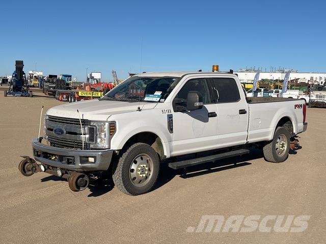 Ford F-250 Пикапи