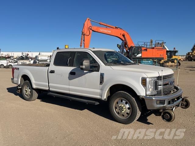 Ford F-250 Пикапи