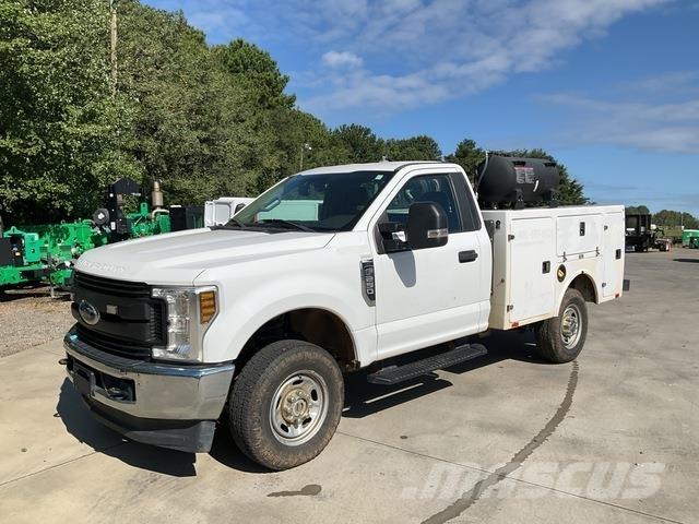 Ford F-250 Общински/универсални превозни средства

