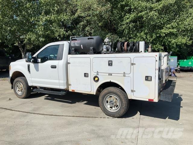 Ford F-250 Общински/универсални превозни средства
