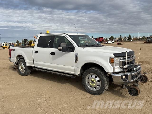 Ford F-250 Пикапи