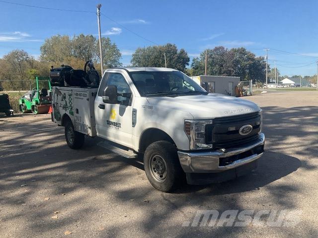 Ford F-250 Общински/универсални превозни средства
