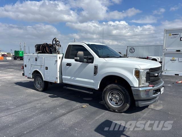 Ford F-250 Общински/универсални превозни средства
