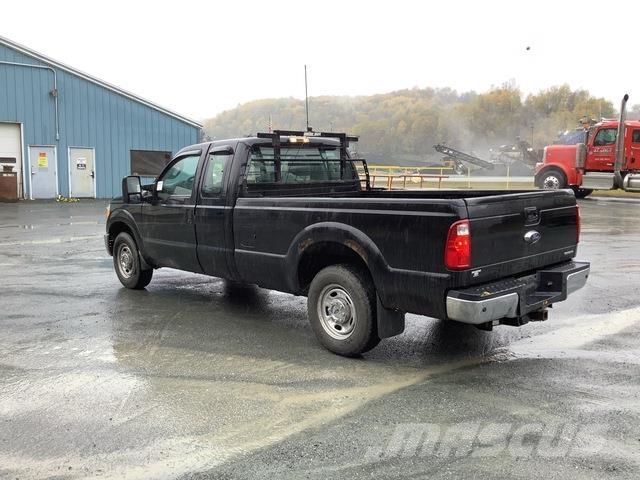 Ford F-250 Пикапи