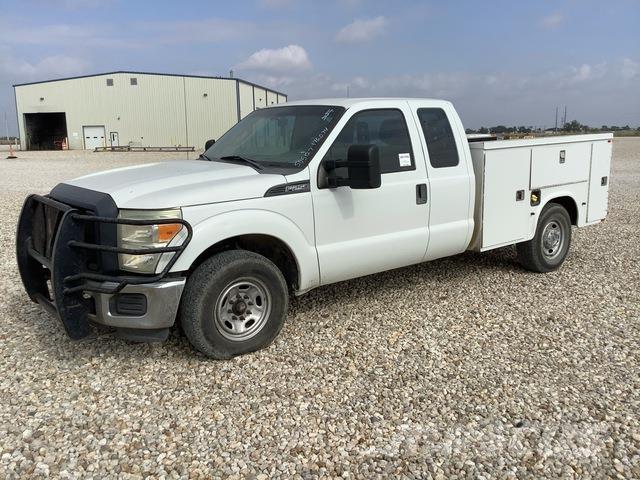 Ford F-250 Пикапи