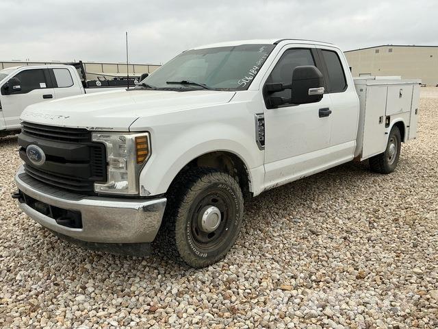 Ford F-250 Пикапи