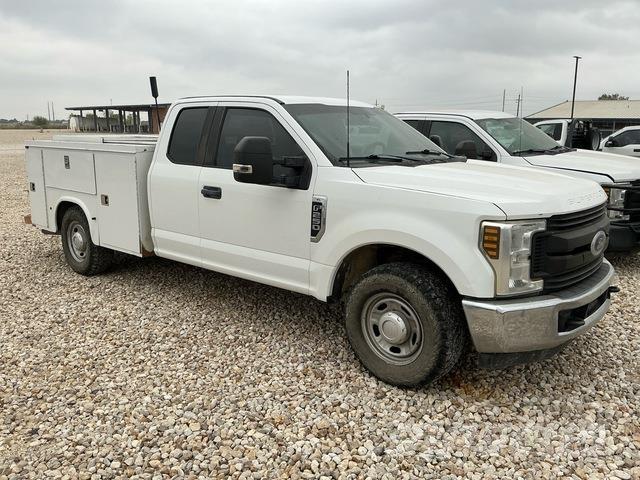 Ford F-250 Пикапи