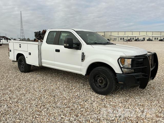 Ford F-250 Пикапи