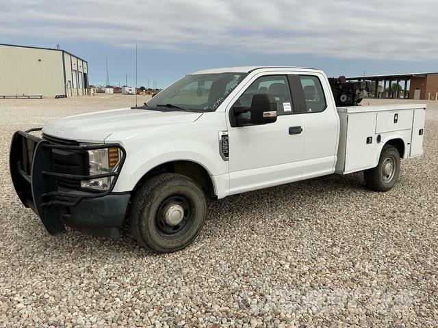 Ford F-250 Пикапи