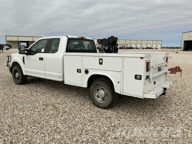 Ford F-250 Пикапи