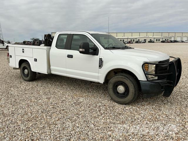 Ford F-250 Пикапи