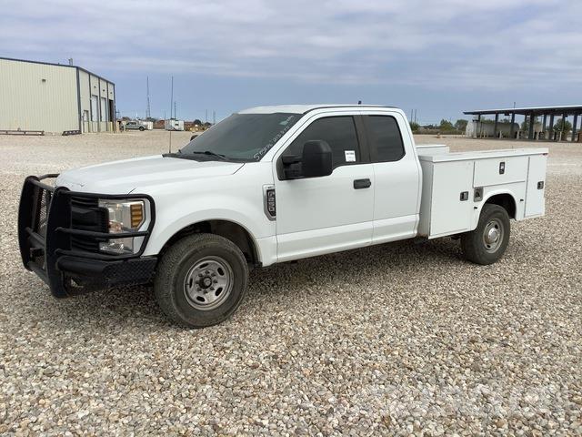 Ford F-250 Пикапи