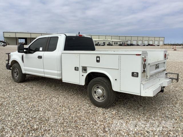 Ford F-250 Пикапи