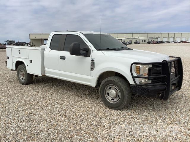 Ford F-250 Пикапи